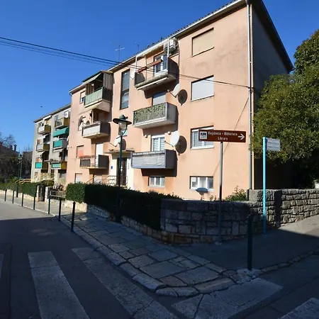 Warm And Welcoming With Balcony Rovinj