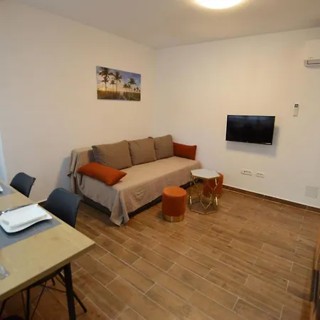 Warm And Welcoming With Balcony * Rovinj