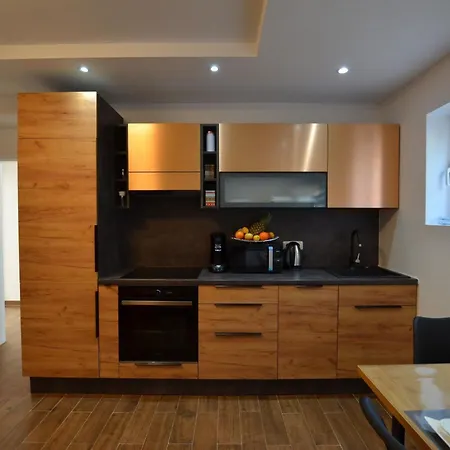Warm And Welcoming With Balcony Apartmán