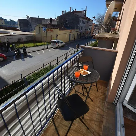 Warm And Welcoming With Balcony Apartment *